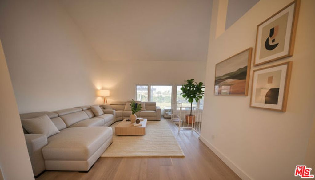12721 Sanford Street, Los Angeles, CA 90066
