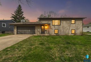 701 S Rohl Dr Drive, Sioux Falls, SD 57103