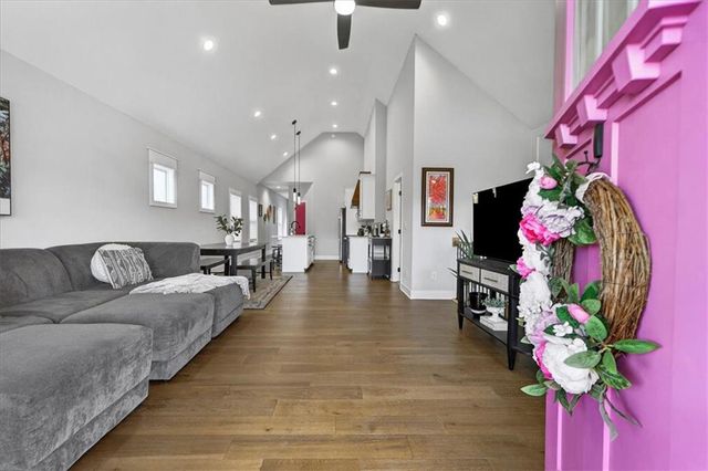 1004 S Harmony Avenue, Blue Springs, MO 64056