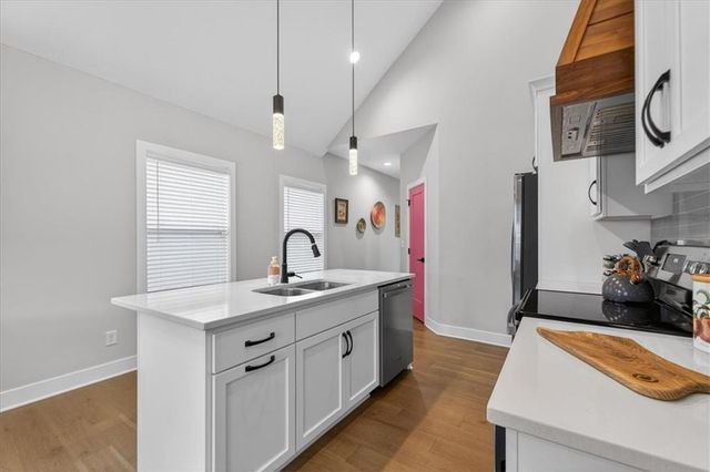 1004 S Harmony Avenue, Blue Springs, MO 64056