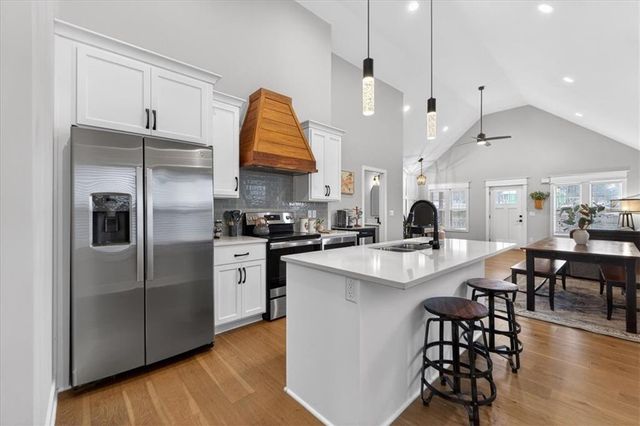 1004 S Harmony Avenue, Blue Springs, MO 64056