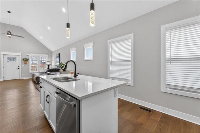 1004 S Harmony Avenue, Blue Springs, MO 64056