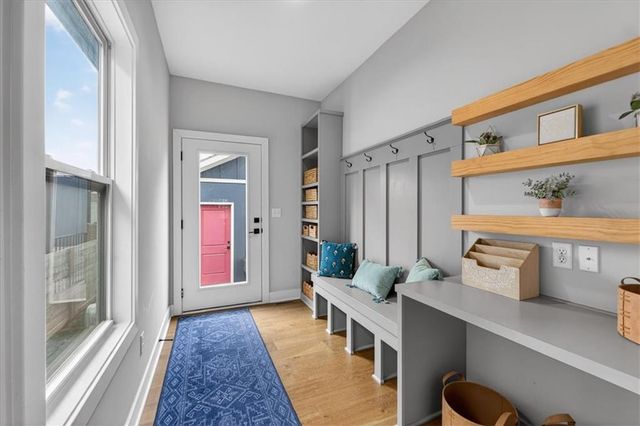 1004 S Harmony Avenue, Blue Springs, MO 64056