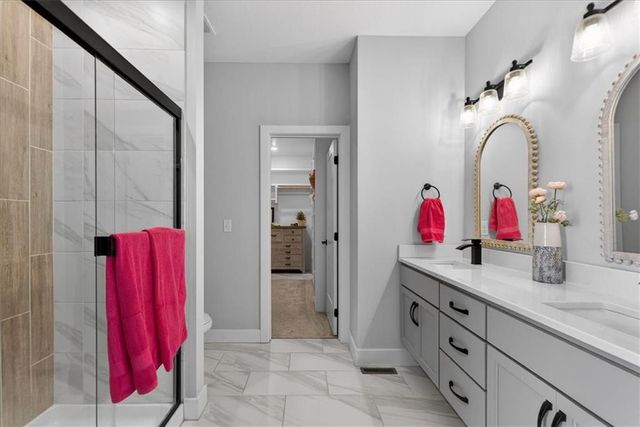 1004 S Harmony Avenue, Blue Springs, MO 64056