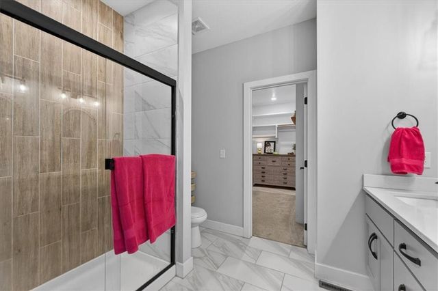 1004 S Harmony Avenue, Blue Springs, MO 64056