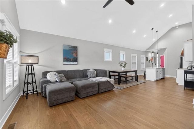 1004 S Harmony Avenue, Blue Springs, MO 64056