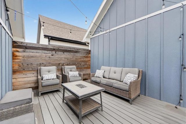 1004 S Harmony Avenue, Blue Springs, MO 64056