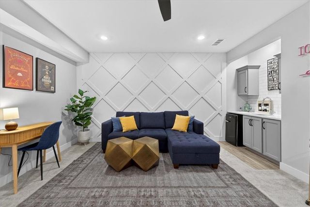 1004 S Harmony Avenue, Blue Springs, MO 64056