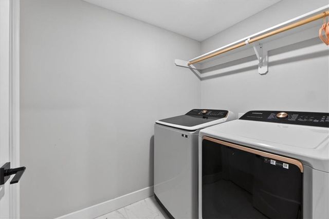 1004 S Harmony Avenue, Blue Springs, MO 64056