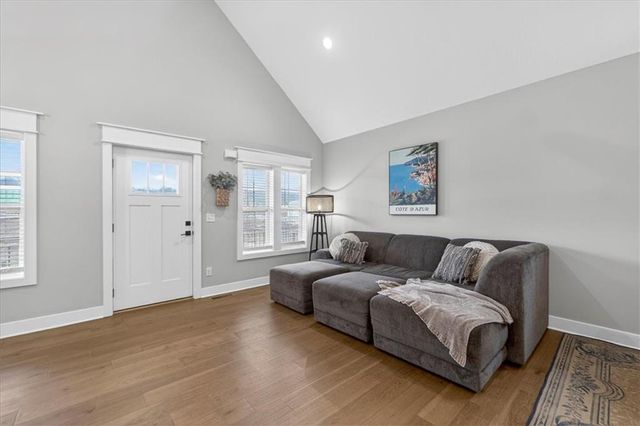 1004 S Harmony Avenue, Blue Springs, MO 64056