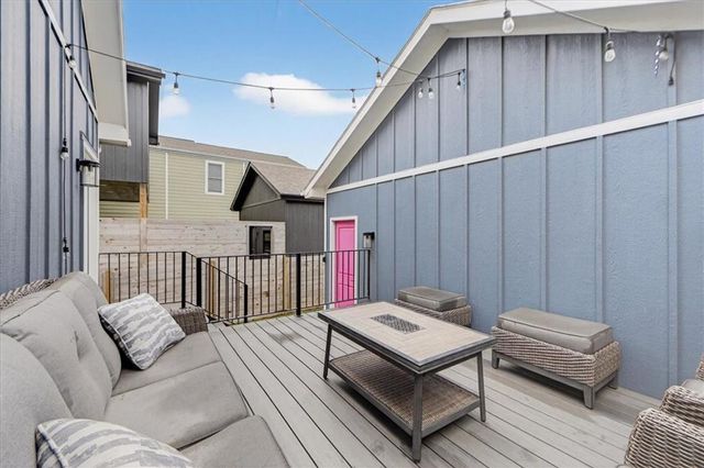 1004 S Harmony Avenue, Blue Springs, MO 64056