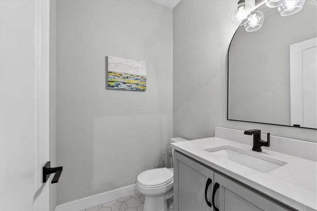 1004 S Harmony Avenue, Blue Springs, MO 64056