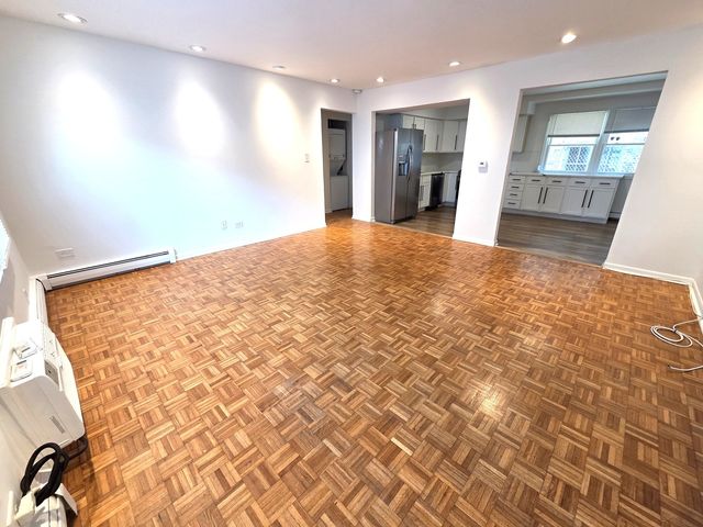 6921 N Ashland Boulevard 1B, Chicago, IL 60626