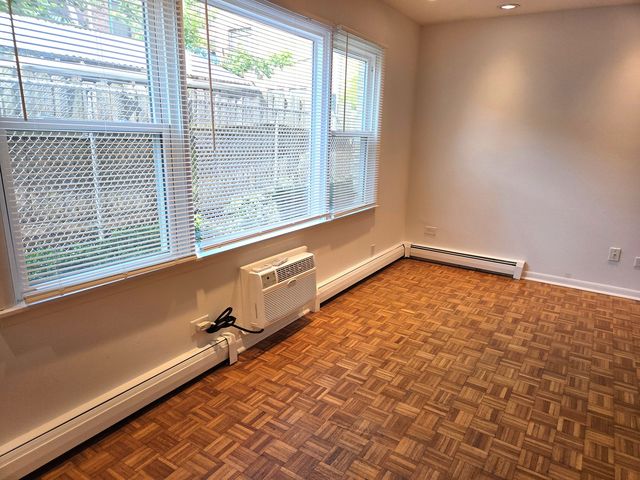 6921 N Ashland Boulevard 1B, Chicago, IL 60626