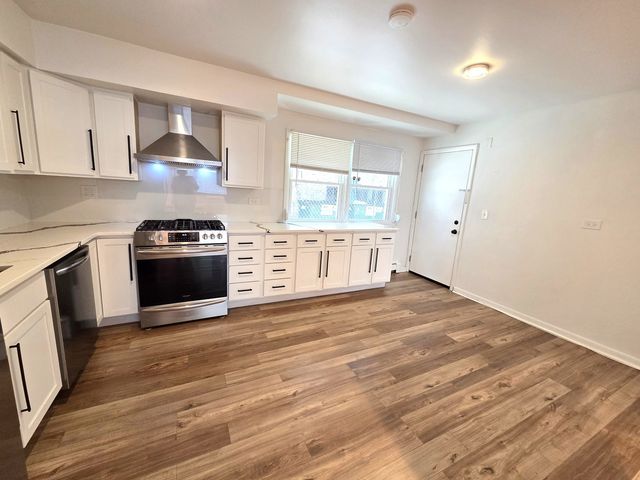 6921 N Ashland Boulevard 1B, Chicago, IL 60626