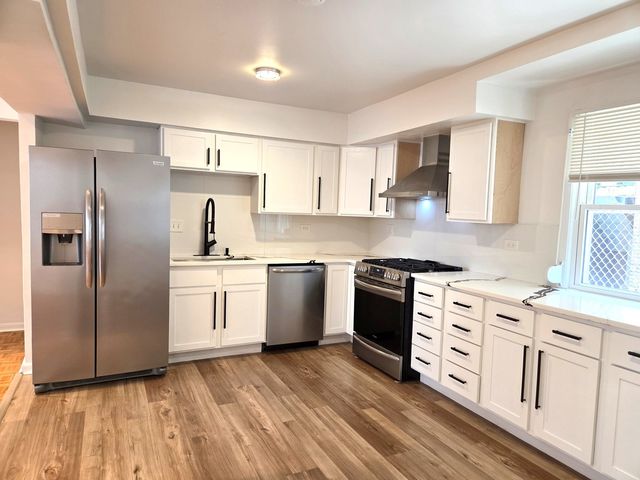 6921 N Ashland Boulevard 1B, Chicago, IL 60626