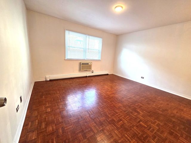 6921 N Ashland Boulevard 1B, Chicago, IL 60626