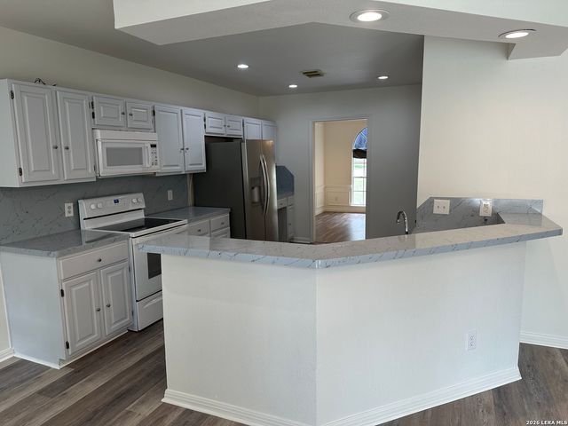 10463 Trailway Oak, San Antonio, TX 78240