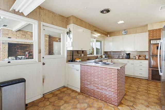 7098 Neri Drive, La Mesa, CA 91942