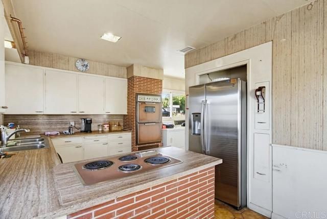 7098 Neri Drive, La Mesa, CA 91942