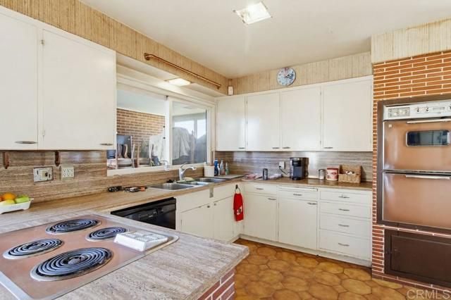 7098 Neri Drive, La Mesa, CA 91942