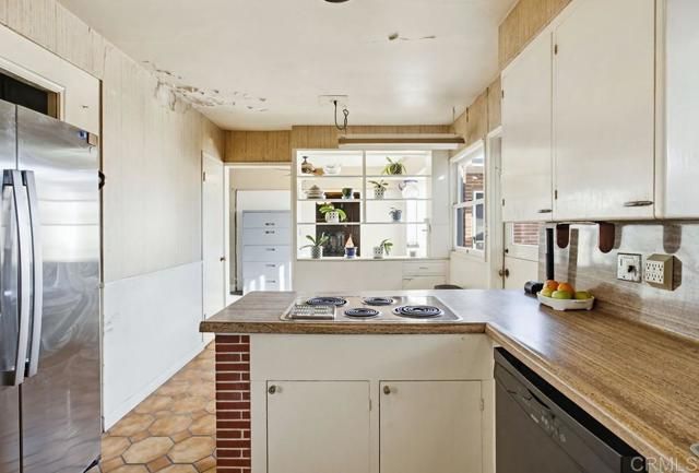 7098 Neri Drive, La Mesa, CA 91942