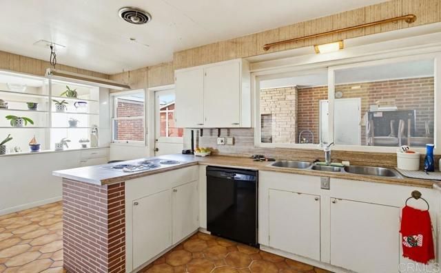 7098 Neri Drive, La Mesa, CA 91942