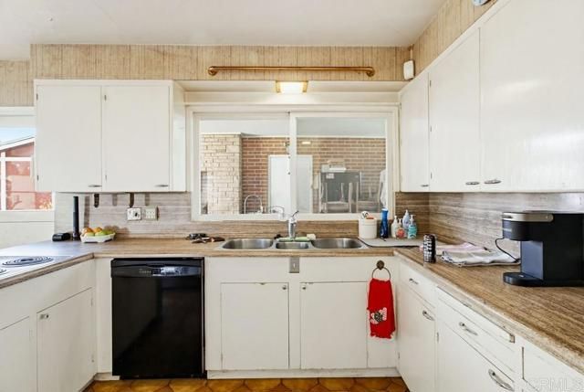 7098 Neri Drive, La Mesa, CA 91942