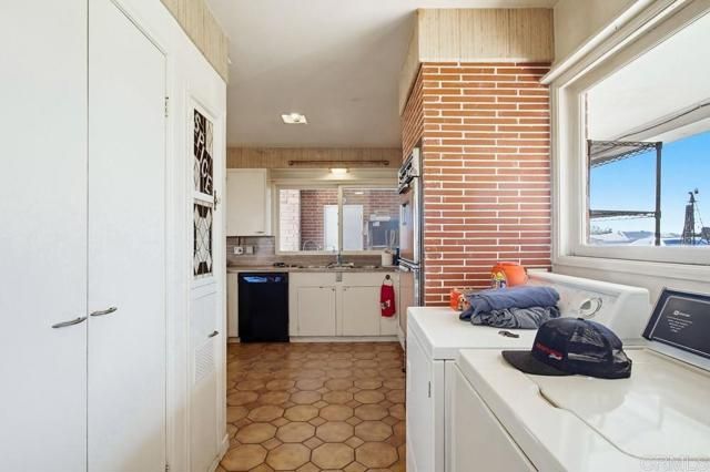 7098 Neri Drive, La Mesa, CA 91942