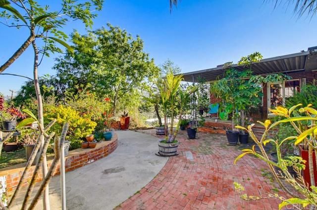 7098 Neri Drive, La Mesa, CA 91942