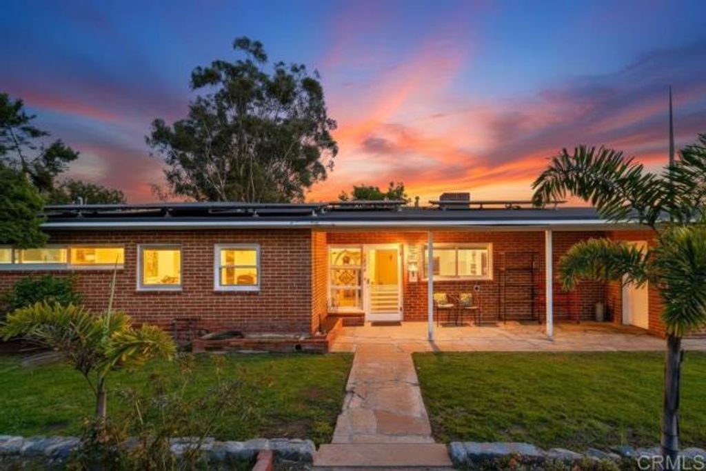 7098 Neri Drive, La Mesa, CA 91942