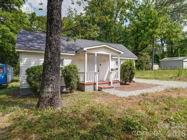 2300 Kennesaw Drive, Charlotte, NC 28216