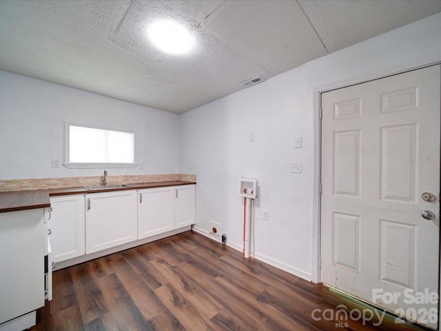 2300 Kennesaw Drive, Charlotte, NC 28216