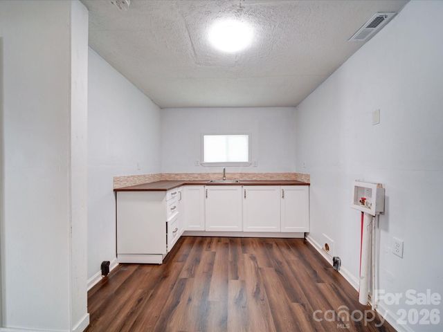 2300 Kennesaw Drive, Charlotte, NC 28216