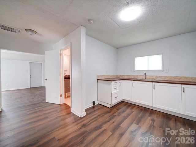 2300 Kennesaw Drive, Charlotte, NC 28216