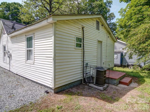 2300 Kennesaw Drive, Charlotte, NC 28216