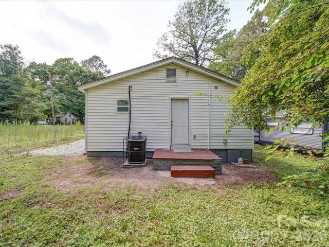 2300 Kennesaw Drive, Charlotte, NC 28216