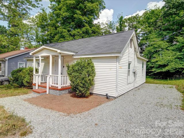2300 Kennesaw Drive, Charlotte, NC 28216