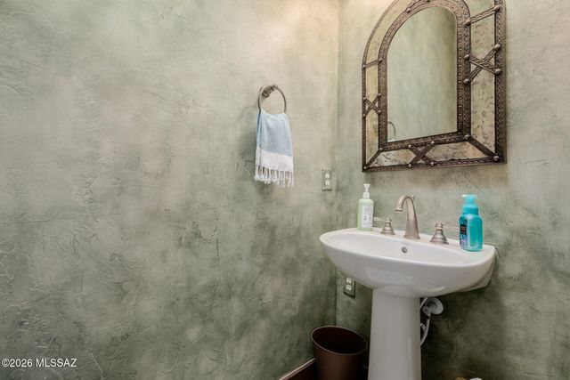 806 W Placita Quieta, Green Valley, AZ 85622