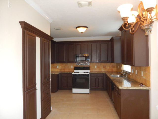 2330 Lord Nelson Drive, Seabrook, TX 77586