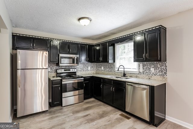 300 Ladora Drive, Dallas, GA 30157