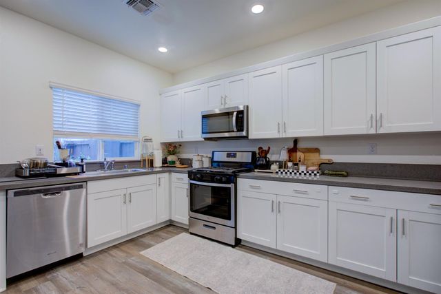 1479 Santini, Manteca, CA 95336