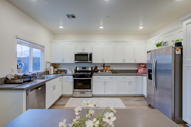 1479 Santini, Manteca, CA 95336