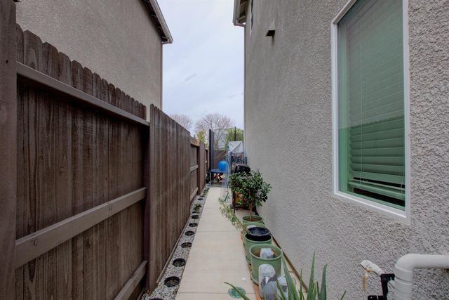 1479 Santini, Manteca, CA 95336