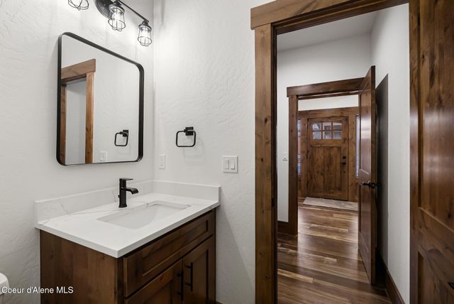 137 Backtrack RD, Sandpoint, ID 83864