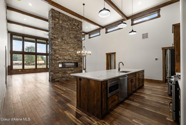 137 Backtrack RD, Sandpoint, ID 83864