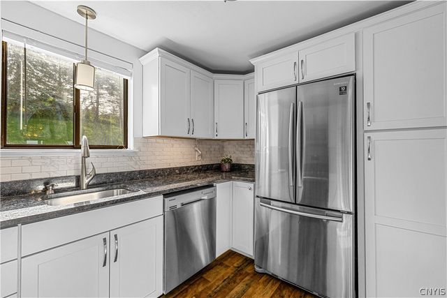 57 Chestnut Hills, New Hartford, NY 13413