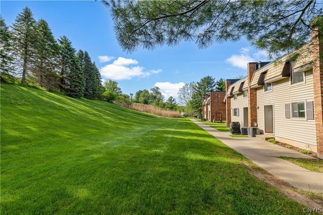 57 Chestnut Hills, New Hartford, NY 13413