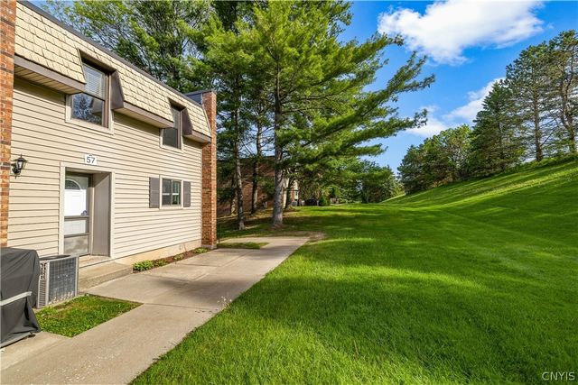 57 Chestnut Hills, New Hartford, NY 13413
