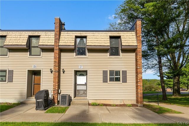 57 Chestnut Hills, New Hartford, NY 13413